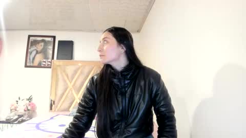 Snapshot of mia_kanee chatting on 09/17/25, 01:40 mia kaneee online show from 09/17/25, 01:40