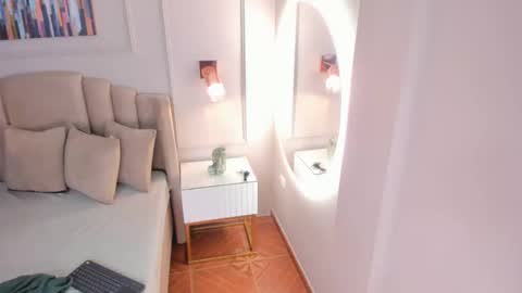 Mia online show from 09/10/25, 03:17