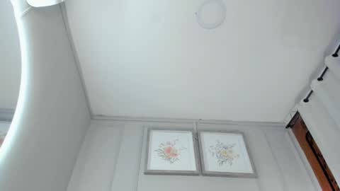 Mia online show from 01/10/26, 10:36