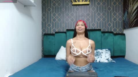 Snapshot of mia_kleim chatting on 12/13/24, 01:15 MIA KLEIM online show from 12/13/24, 01:15