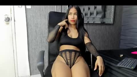 Snapshot of mia_kleim chatting on 01/10/25, 02:35 MIA KLEIM online show from 01/10/25, 02:35