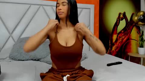 MIA KLEIM online show from 12/05/25, 01:36