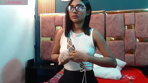 Snapshot of mia_konor06 chatting on 05/08/26, 11:04 Mia. online show from 05/08/26, 11:04