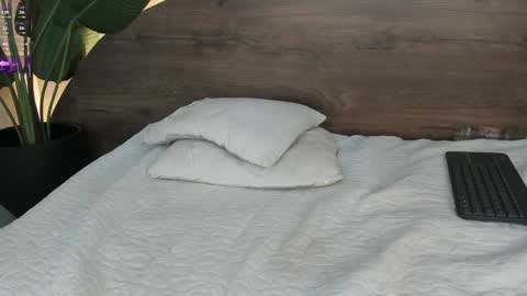 mia_lacy online show from 01/29/25, 10:53