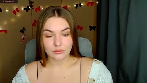 mia_lemm online show from 12/17/25, 07:47