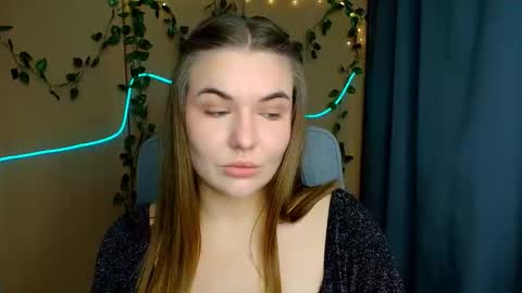 mia_lemm online show from 03/02/26, 07:59