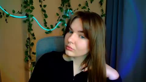 mia_lemm online show from 03/24/26, 07:46