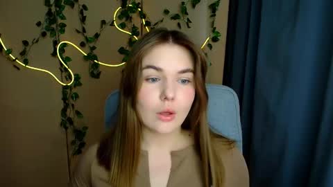 mia_lemm online show from 04/01/26, 06:36