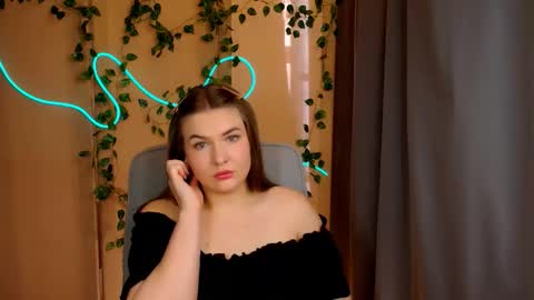 mia_lemm online show from 04/29/26, 07:12