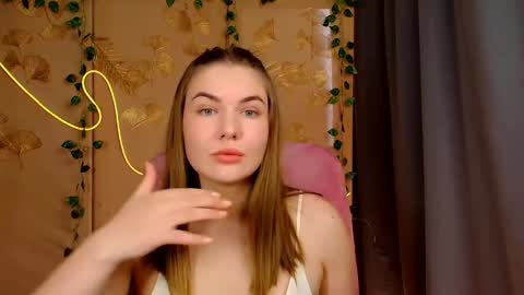 mia_lemm online show from 05/19/26, 06:42