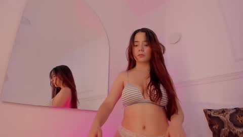 Snapshot of mia_lombana chatting on 11/17/25, 08:25 mia_lombana online show from 11/17/25, 08:25