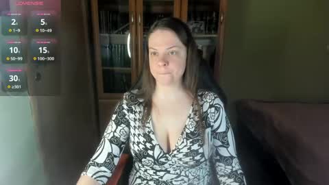 mia_lores online show from 04/17/26, 09:12