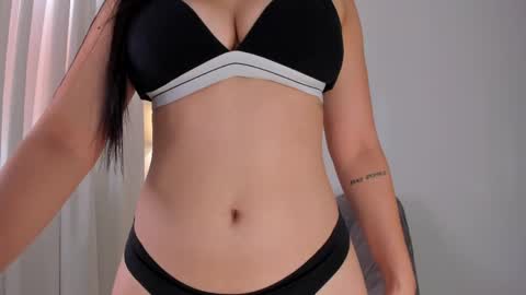 MIA LOVE   online show from 04/16/26, 09:26