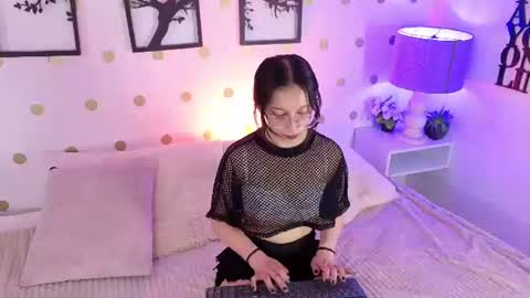 Mia online show from 06/12/26, 11:14