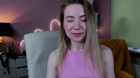 Mia online show from 09/28/25, 07:36