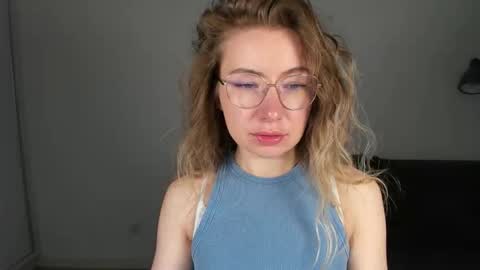 Mia online show from 01/11/26, 02:33