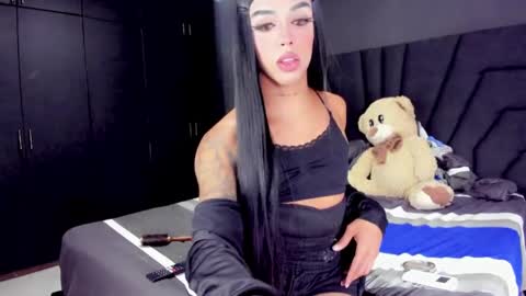 Mia3 online show from 10/12/25, 01:37