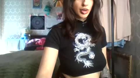 Snapshot of mia_meeeow chatting on 06/24/26, 12:04 Mia online show from 06/24/26, 12:04