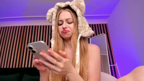 Snapshot of mia_meows chatting on 01/31/25, 03:22 Mia here Appreciate your support online show from 01/31/25, 03:22