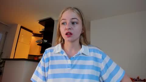 Snapshot of mia_meows chatting on 09/13/25, 10:26 Mia here Appreciate your support online show from 09/13/25, 10:26