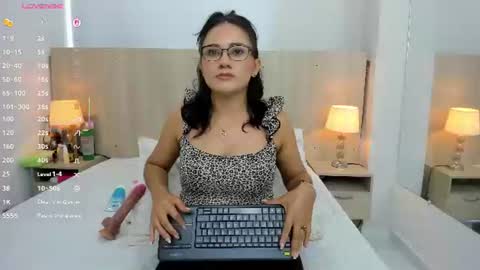 Snapshot of mia_mercier chatting on 06/22/26, 11:40 Mia Mercier online show from 06/22/26, 11:40