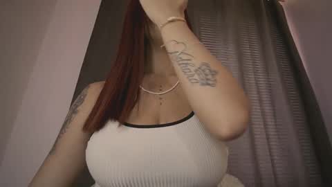 mia independent model online show from 10/22/25, 02:06