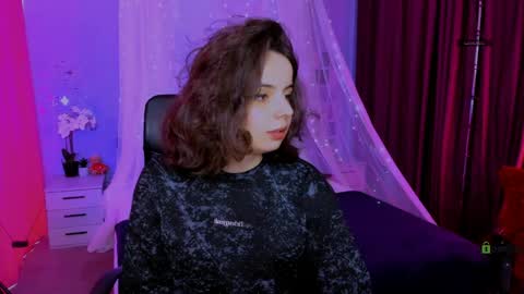 mia_mooon_ online show from 05/11/26, 08:42