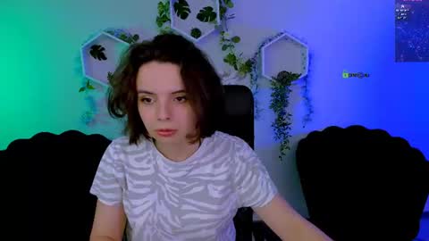 mia_mooon_ online show from 06/16/26, 08:17