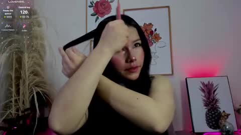 Snapshot of mia_moralez chatting on 10/01/25, 12:44 MIA online show from 10/01/25, 12:44