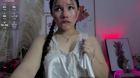 Snapshot of mia_moralez chatting on 10/08/25, 12:25 MIA online show from 10/08/25, 12:25