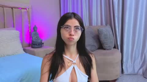 Mia online show from 05/01/26, 12:10