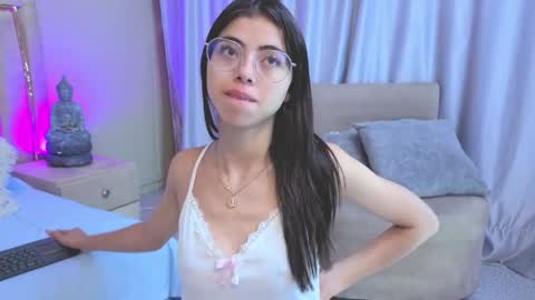 Mia online show from 05/18/26, 12:22