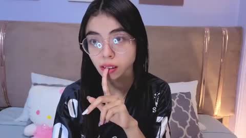 Snapshot of mia_naive chatting on 07/15/26, 12:10 Mia online show from 07/15/26, 12:10