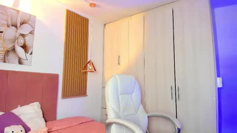 Mia Nevaeh - follow me online show from 10/19/25, 08:09