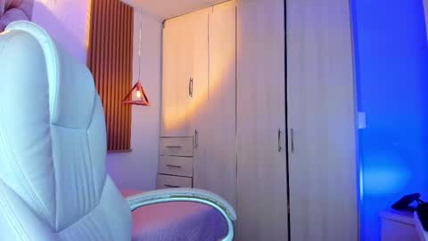 Mia Nevaeh - follow me online show from 11/22/25, 06:40