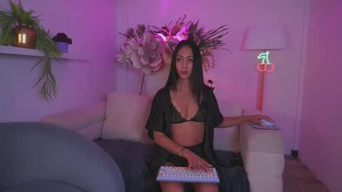 Mia online show from 03/28/26, 11:21