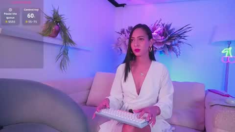 Mia online show from 04/24/26, 11:34