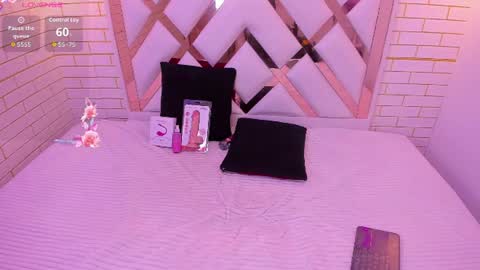 Snapshot of mia_petite18 chatting on 07/07/26, 05:32 mia_petite18 online show from 07/07/26, 05:32