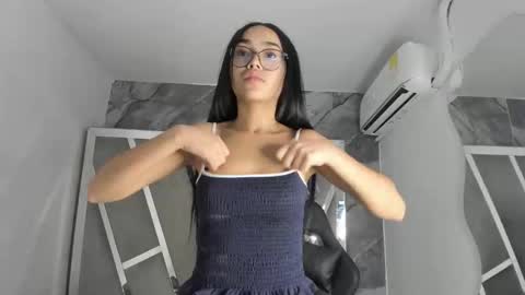 mia_petiteht online show from 03/20/26, 10:36