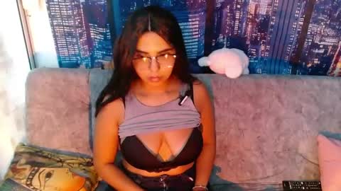 Mia  online show from 04/29/26, 06:58