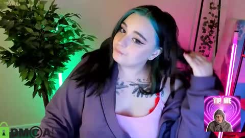 Mia online show from 03/15/26, 01:11