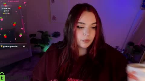 Mia online show from 04/12/26, 01:21