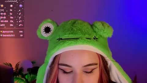 Snapshot of mia_r0ss chatting on 06/11/26, 02:53 Mia online show from 06/11/26, 02:53
