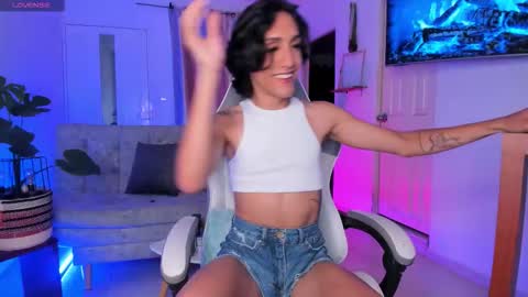 Mia online show from 11/06/25, 02:34