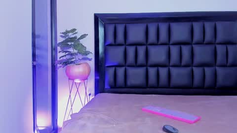 mia online show from 04/11/26, 07:45