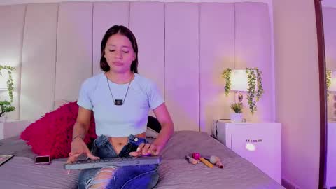 mia rousse25 online show from 09/18/25, 02:19