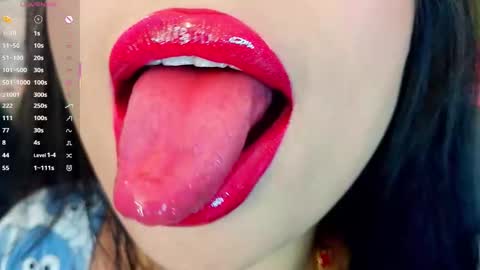 Snapshot of mia_roux1 chatting on 11/10/25, 06:29 Mia online show from 11/10/25, 06:29