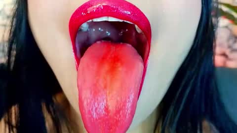 Snapshot of mia_roux1 chatting on 11/12/25, 07:03 Mia online show from 11/12/25, 07:03