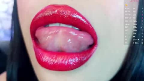 Snapshot of mia_roux1 chatting on 11/14/25, 05:33 Mia online show from 11/14/25, 05:33