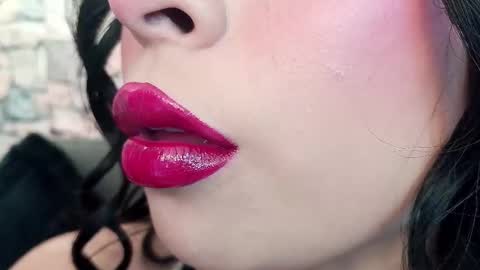 Snapshot of mia_roux1 chatting on 11/21/25, 07:01 Mia online show from 11/21/25, 07:01